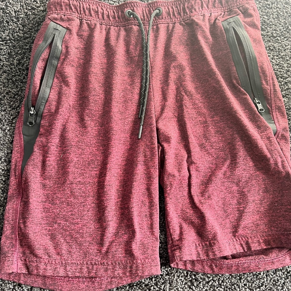 AE men’s athletic shorts, small, burgundy/black